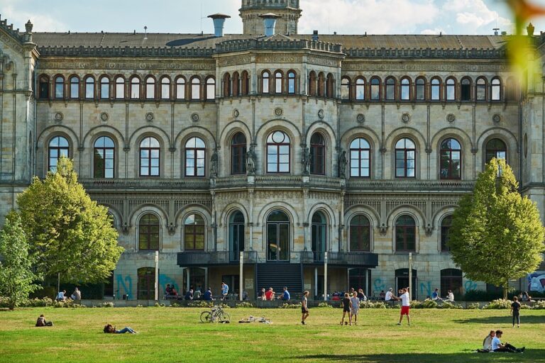 Inovasi Pendidikan dan Penelitian di Universitas di Malang: Membentuk Generasi Unggul dan Berkualitas